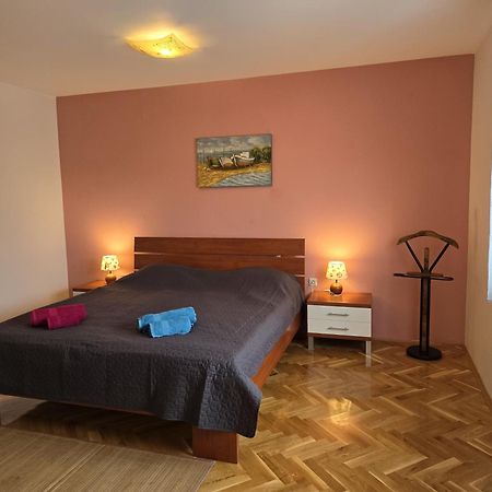 House Melly With Swimming Pool Villa Ровинско село Екстериор снимка
