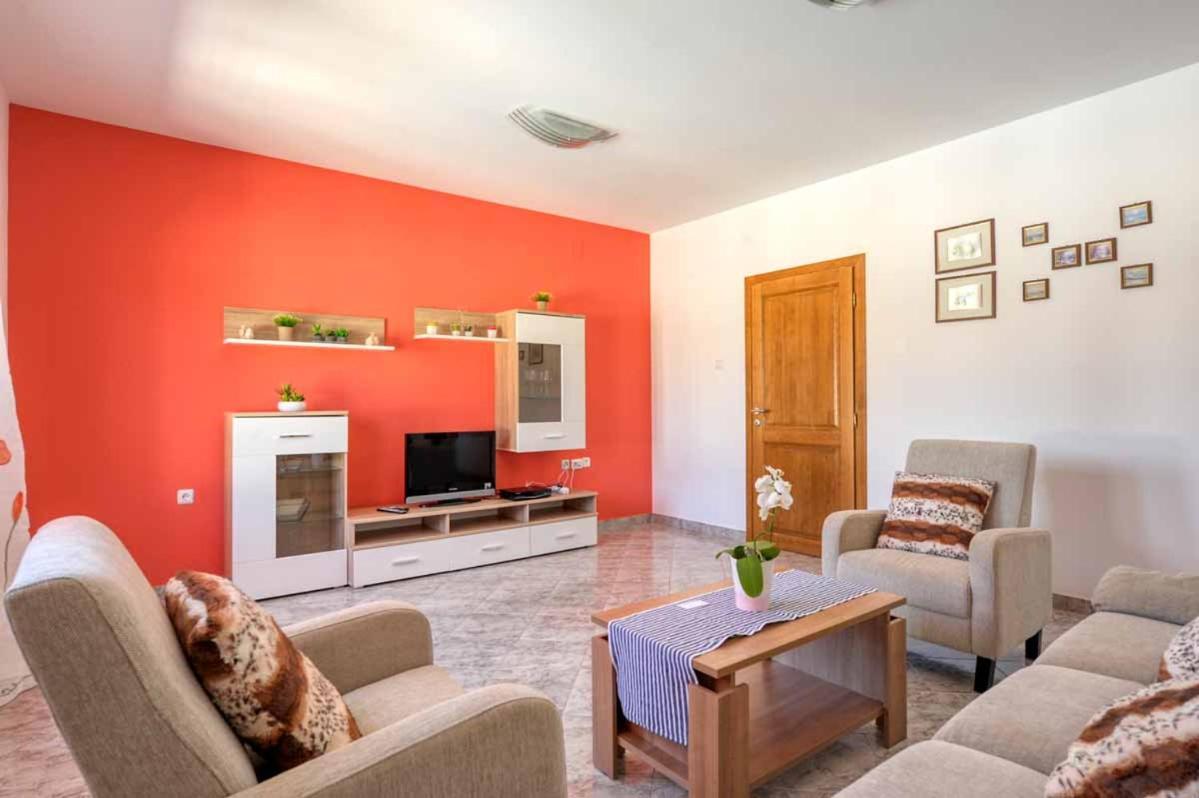 House Melly With Swimming Pool Villa Ровинско село Екстериор снимка