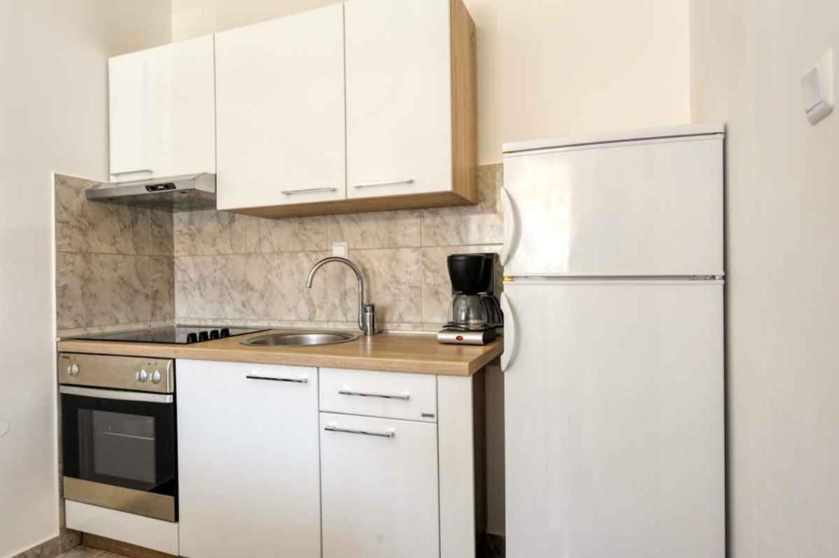 House Melly With Swimming Pool Villa Ровинско село Екстериор снимка