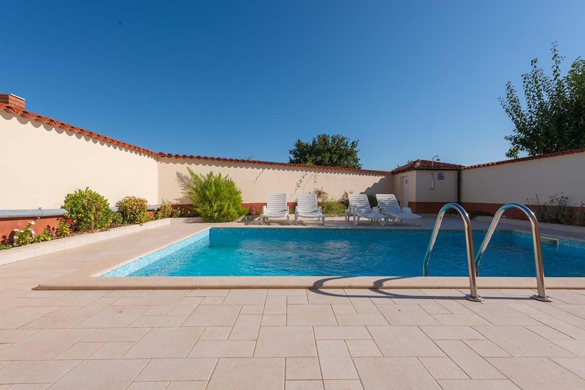 House Melly With Swimming Pool Villa Ровинско село Екстериор снимка