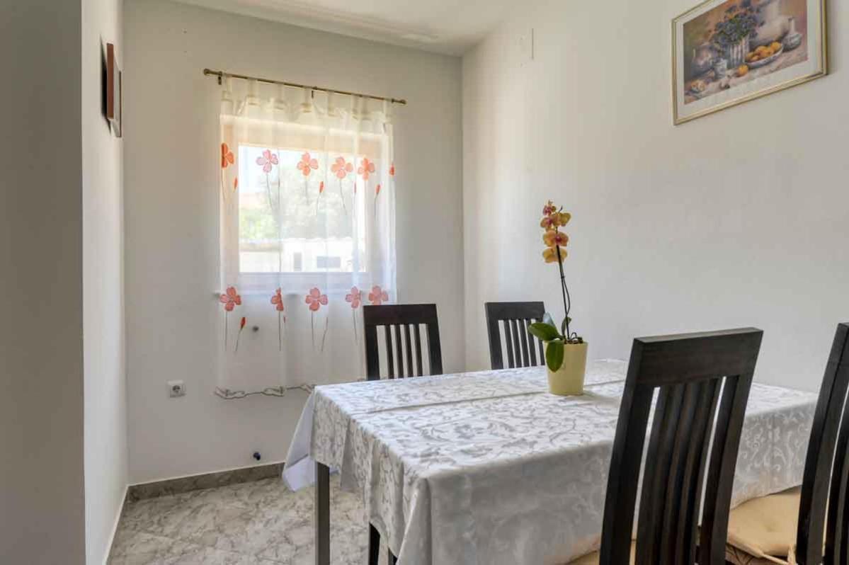 House Melly With Swimming Pool Villa Ровинско село Екстериор снимка