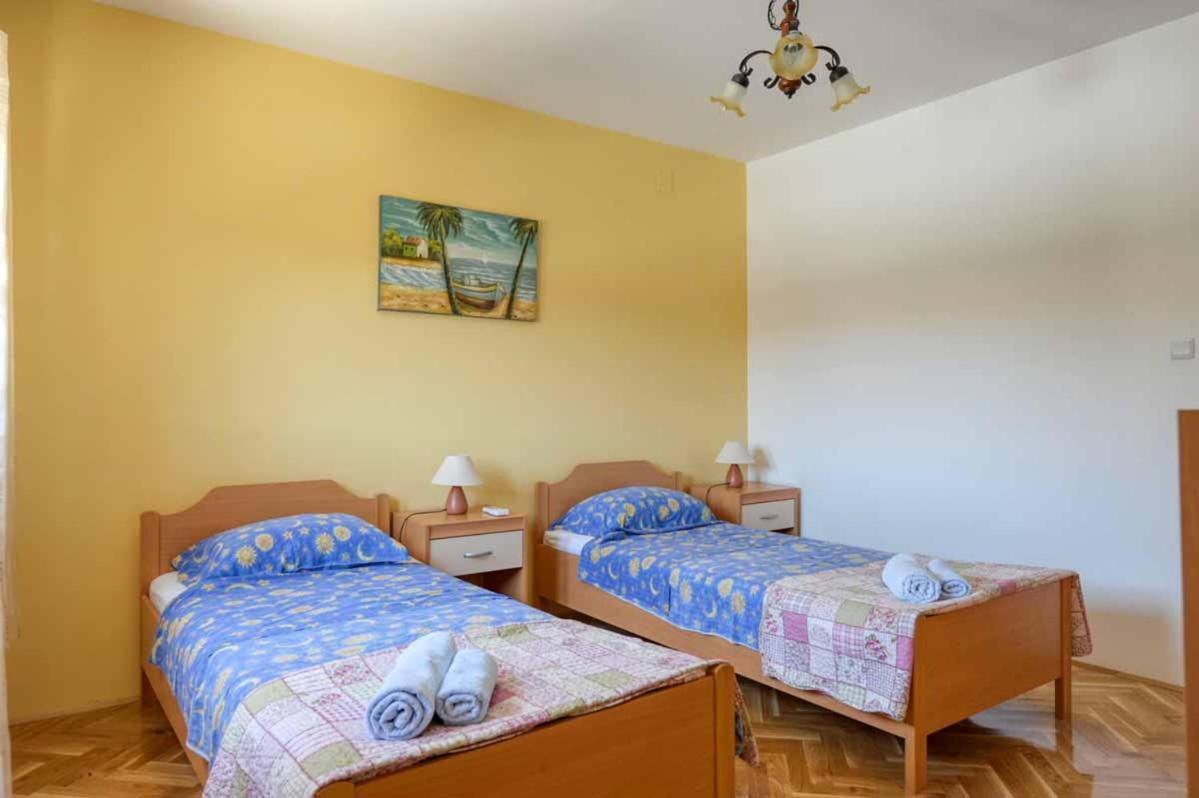 House Melly With Swimming Pool Villa Ровинско село Екстериор снимка